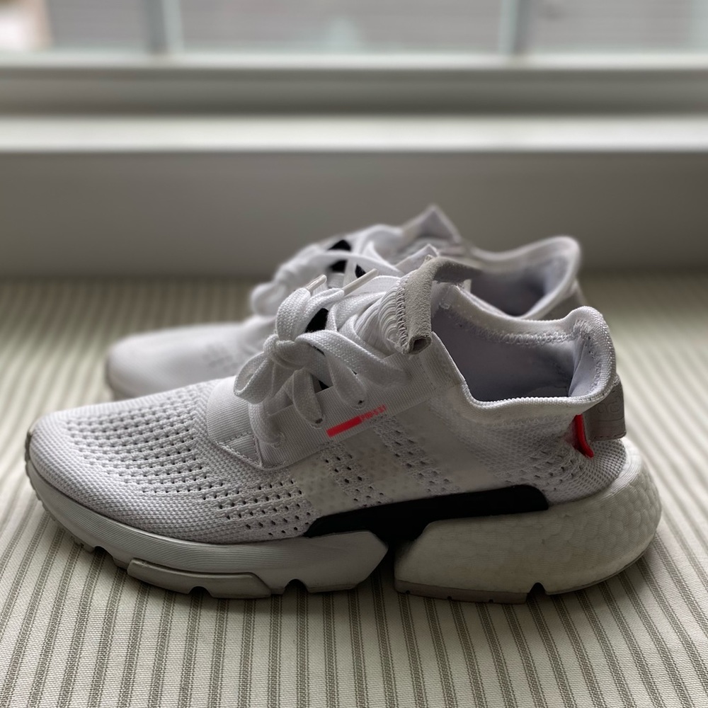 Adidas sneaker size 6.5